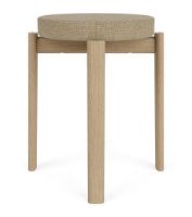 Billede af Audo Copenhagen Passage Stool Upholstered H: 47,5 cm - Natural Oak/Bouclé 02 Beige