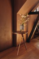 Billede af Audo Copenhagen Umanoff Side Table H: 45 cm - Polished Brass/Walnut