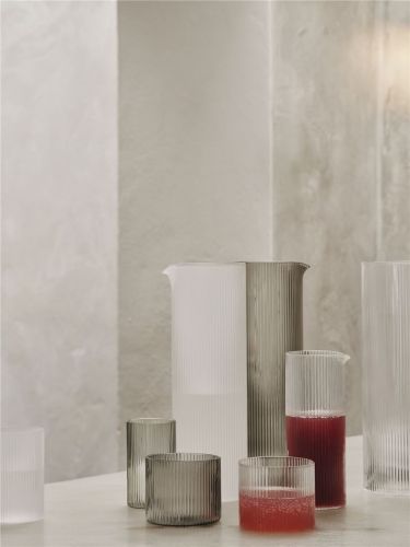 Ferm Living Ripple Water Jug H: 25,5 cm - Smoked Grey