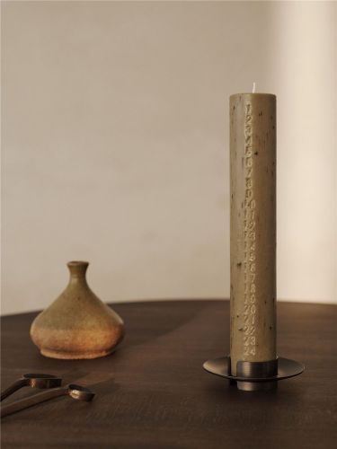 Ferm Living Mura Kalenderlys H: 25 cm - Ash Brown