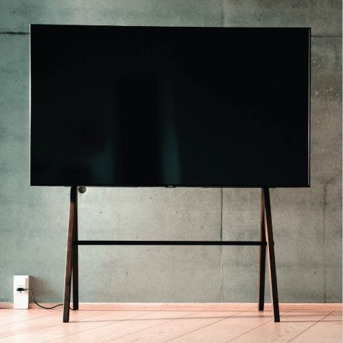 Kristian Juul KAYA TV-Stander H: 116 cm - Valnød
