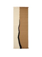 Billede af Ferm Living Soil Kelim Rug 70x180 cm - Dark Sand/Off-white