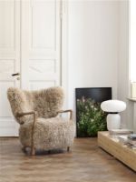 Billede af &Tradition Wulff ATD2 Lounge Chair SH: 41 cm - Oak/ Sheepskin Honey