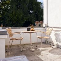 Billede af Mandalay Marguerit Cafébord Ø: 70 cm Inkl. 2 Havestole Havemøbelsæt - Taupe/Teak