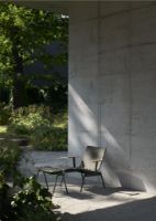 Billede af &Tradition Ville AV44 Outdoor Lounge Chair m. Armlæn SH: 40 cm - Bronze Green 