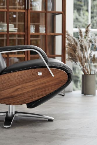 BERG Furniture Coda Lænestol m. Fjernbetjening SH: 49 cm - Rustical Sort Læder/Valnød