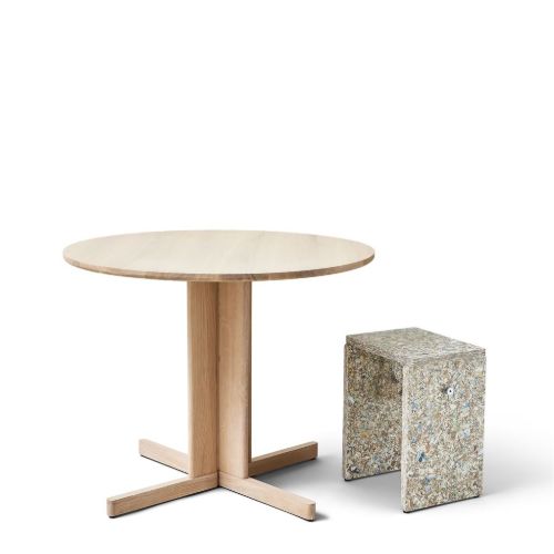 Form & Refine Trefoil Round Table Ø: 90 cm - White Oak