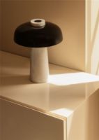Billede af Audo Copenhagen Reverse Portable Table Lamp H: 24,5 cm - Travertine Sand