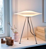 Billede af Piet Hein Sinus 330 Bordlampe H: 37,2cm - Opal/Rød Ledning UDSTILLINGSMODEL 