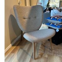 Billede af NORR11 Elephant Lounge Chair Fully Upholstered SH: 38 cm - Light Smoked Oak/Barnum Col 3 UDSTILLINGSMODEL OUTLET