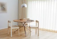 Billede af Form & Refine Frisbee Round Table Ø: 120 cm - Oiled Oak/Matt Chrome Steel UDSTILLINGSMODEL 