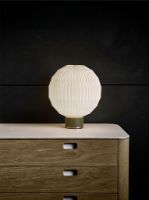 Billede af Le Klint 375 Limited Edition Green Classic Bordlampe Small H: 25 cm - Papirskærm/Grøn Eg (KUN I BUTIK)