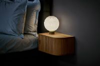 Billede af Le Klint 375 Limited Edition Green Classic Bordlampe Small H: 25 cm - Papirskærm/Grøn Eg (KUN I BUTIK)