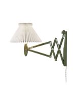 Billede af Le Klint 224 Limited Edition Sax Green Classic Væglampe H: 31 cm - Papirskærm/Grøn Eg (KUN I BUTIK)