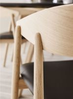 Billede af Andersen Furniture AC2 Stol  H: 74 cm - Bøg Hvidpigmenteret Lak/Sort Læder 