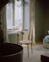 Billede af New Works Missing Chair SH: 46 cm - Lacquered Walnut/Ultra 574 Brandy 