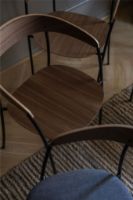 Billede af New Works Missing Armchair Chair SH: 46 cm - Lacquered Walnut/Ultra 574 Brandy 