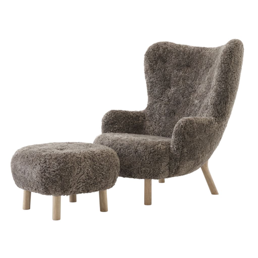 Billede af &Tradition Petra VB3 Lounge Chair & Pouf  - Oiled Oak/Sheepskin Sahara 07