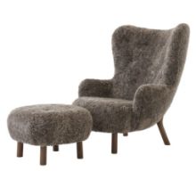 Billede af &Tradition Petra VB3 Lounge Chair & Pouf  - Walnut/Sheepskin Sahara 07