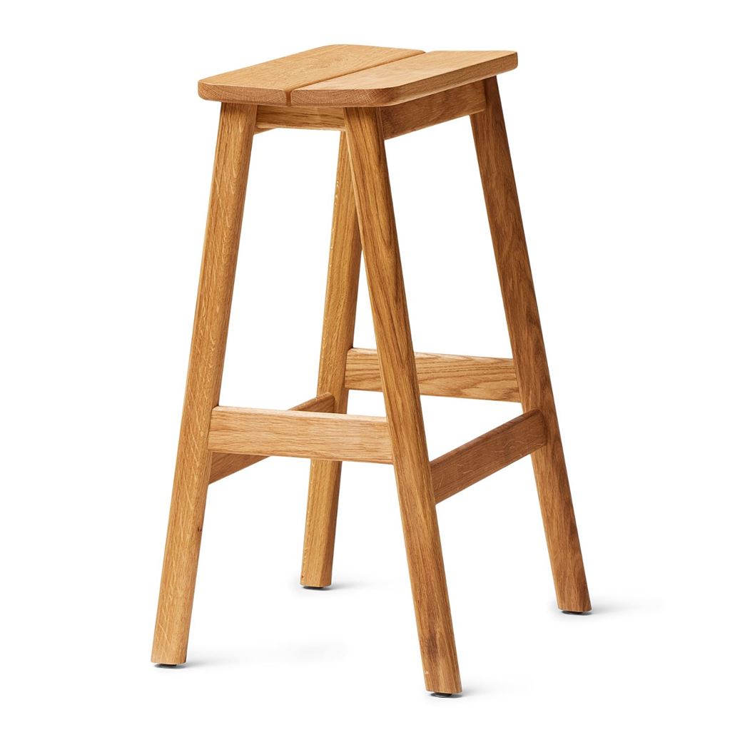 Billede af Form & Refine Angle Standard Bar Stool H: 65 cm - Naturolieret Eg