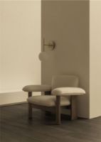 Billede af Audo Copenhagen Brasilia Lounge Chair SH: 39 cm - Dark Oak/Sheepskin Nature