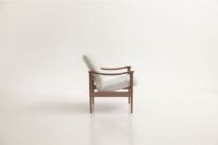 Billede af LK Hjelle Lænestol 711 H: 75 cm - Valnød Sheepskin Moonlight 