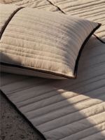 Billede af Ferm Living Vari Quilted Cushion Rectangular 80x60 cm - Natural/Dark
