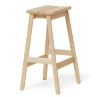 Billede af Form & Refine Angle Bar Stool H: 65 cm - Bøg