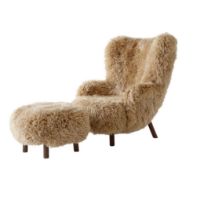 Billede af &Tradition Petra VB3 Lounge Chair & Pouf  - Oiled Walnut/Sheepskin Honey 08