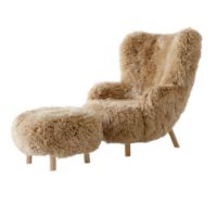 Billede af &Tradition Petra VB3 Lounge Chair & Pouf  - Oiled Oak/Sheepskin Honey 08