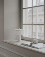 Billede af New Works Margin Portable Table Lamp H: 31 cm - Hvid/Canvas