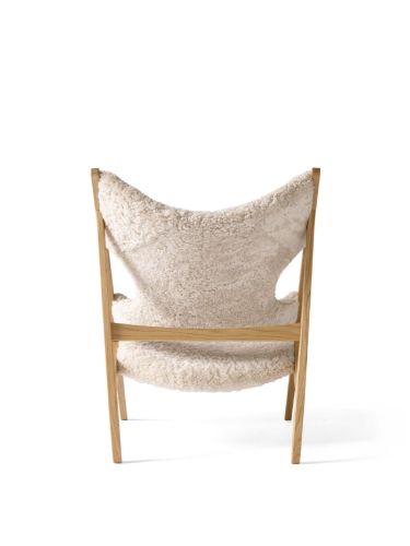 Audo Copenhagen Knitting Lounge Chair Sheepskin H: 90,6 cm - Natural Oak/Sheepskin Moonlight