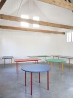 Billede af HAY Two Colour Table Ø: 120 cm - Maroon Red Powder / Blue 