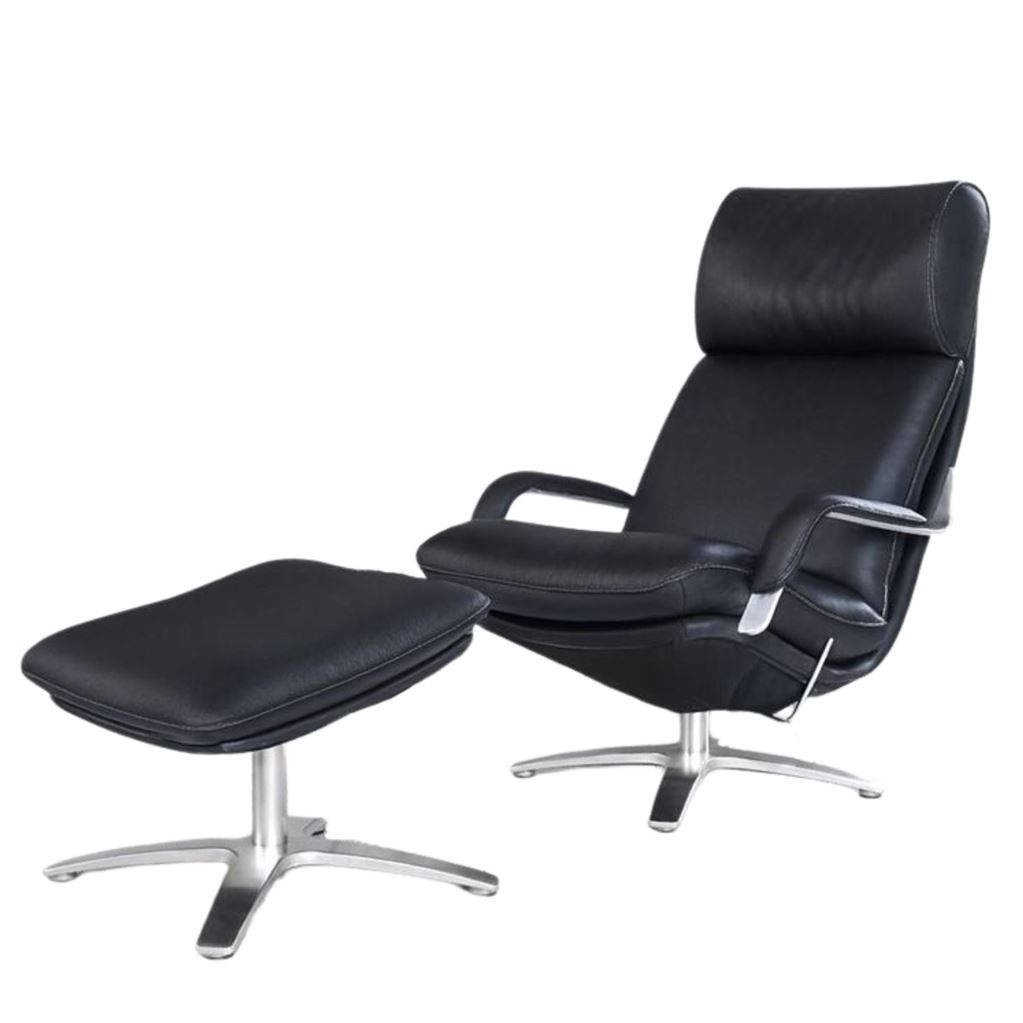 Billede af BERG Furniture Nasa Høj Åben Arm Lænestol m. Justerbar Nakkepude inkl. Skammel SH: 46 cm - Mat Aluminium/Berg Soft Sort Læder