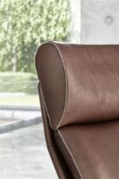 Billede af BERG Furniture Nasa Høj Åben Arm Lænestol m. Justerbar Nakkepude SH: 46 cm - Mat Aluminium/Berg Soft Sort Læder