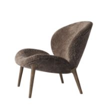 Billede af Vipp 469 Lodge Lounge Chair Low H: 77 cm - Dark Oak/Sheepskin Curly Umber