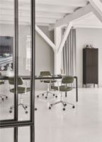 Billede af Vipp 453+ Swivel Stol m. Hjul - Aluminium/Bosco Green Læder