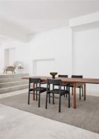 Billede af &Tradition 3446 Post Chair H: 79,5 cm - Sort Lakeret Eg/Sort Omni Læder