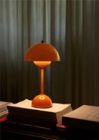 Billede af &Tradition Flowerpot VP9 Bordlampe H: 29,5 cm - Zesty Orange