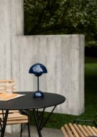 Billede af &Tradition Flowerpot VP9 Bordlampe H: 29,5 cm - Steel Blue