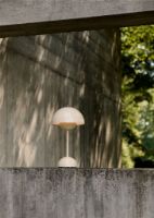 Billede af &Tradition Flowerpot VP9 Bordlampe H: 29,5 cm - Ivory