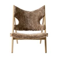 Billede af Audo Copenhagen Knitting Lounge Chair Sheepskin - Natural Oak/Sahara 