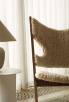 Billede af Audo Copenhagen Knitting Lounge Chair Sheepskin - Walnut/Nature