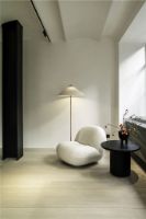 Billede af GUBI Moon Coffee Table Ø: 60 cm - Brown/Black Stained Oak