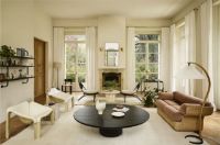 Billede af GUBI Moon Coffee Table Ø: 150 cm - Brown/Black Stained Oak
