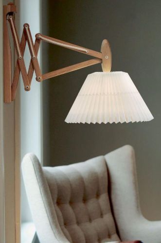 Le Klint 223 2/17 Saxlampe til væg H: 31 cm - Røget Eg / Papirskærm