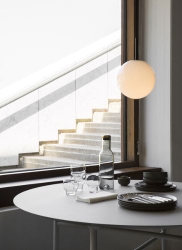 Audo Copenhagen TR Bulb Pendel Ø: 20 cm - Shiny Opal/Black 