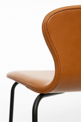 Bruunmunch PLAYchair Counter LowBack Fully Upholstered  - Sort/Basic Cognac Leather