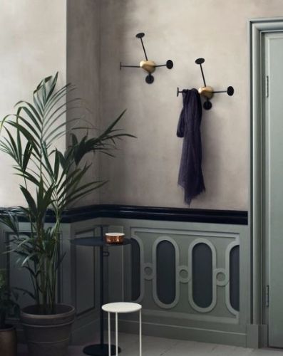 GUBI Matégot Coat Rack, 34x38x20 cm  - Black/Messing