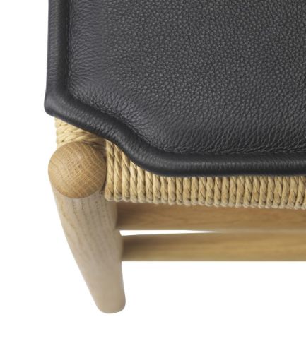 FDB Møbler R5 Nøje Hynde til J80/J81 40x50 cm - Sort Læder